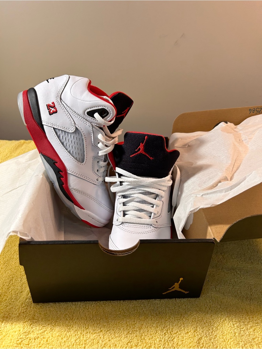 Nike Kids White Black Red Air Jordan Style Sneakers authentic  with receipt - Picture 3 of 10
